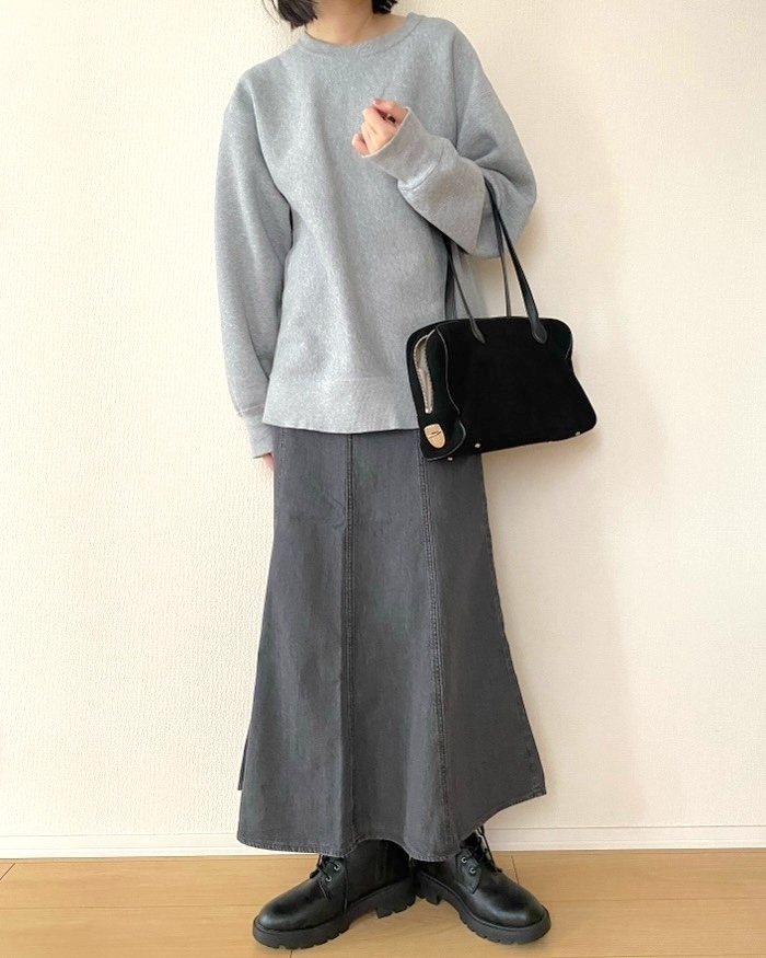 GU「ライトデニムフレアマキシスカート」