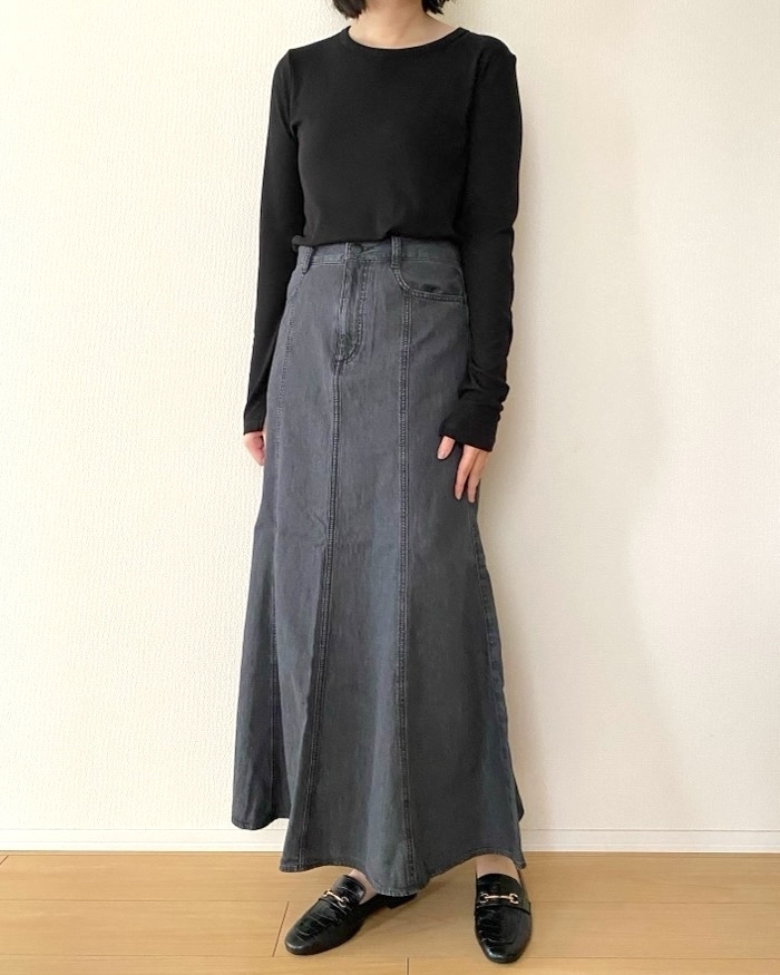 GU「ライトデニムフレアマキシスカート」