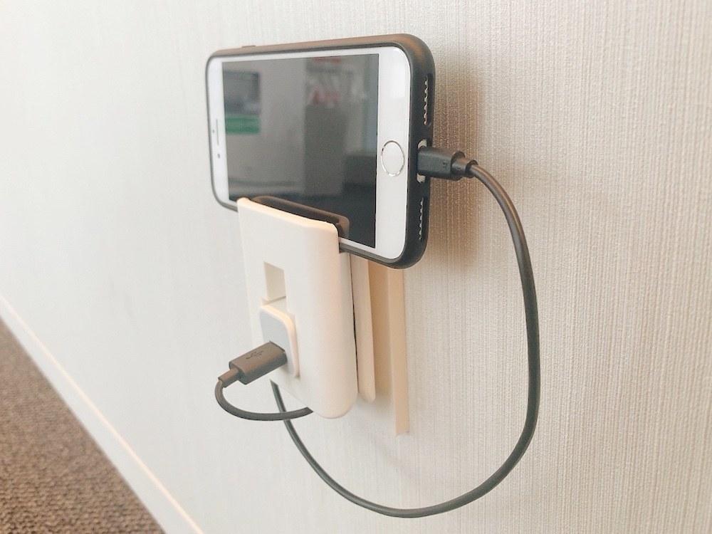 CanDo(キャンドゥ)の「充電器ホルダー」