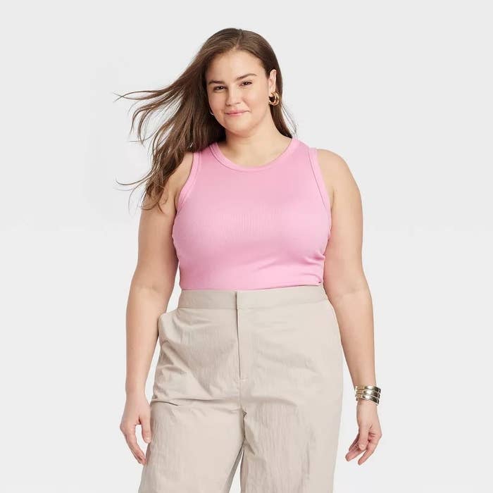Person wearing a sleeveless apical  and airy  pants, posing confidently