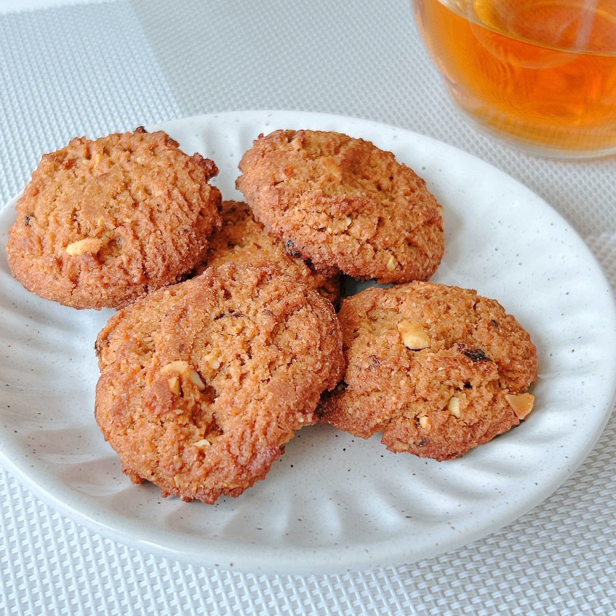 無印良品の「植物素材を生かしたお菓子 レーズンといちじくのシリアルクッキー」