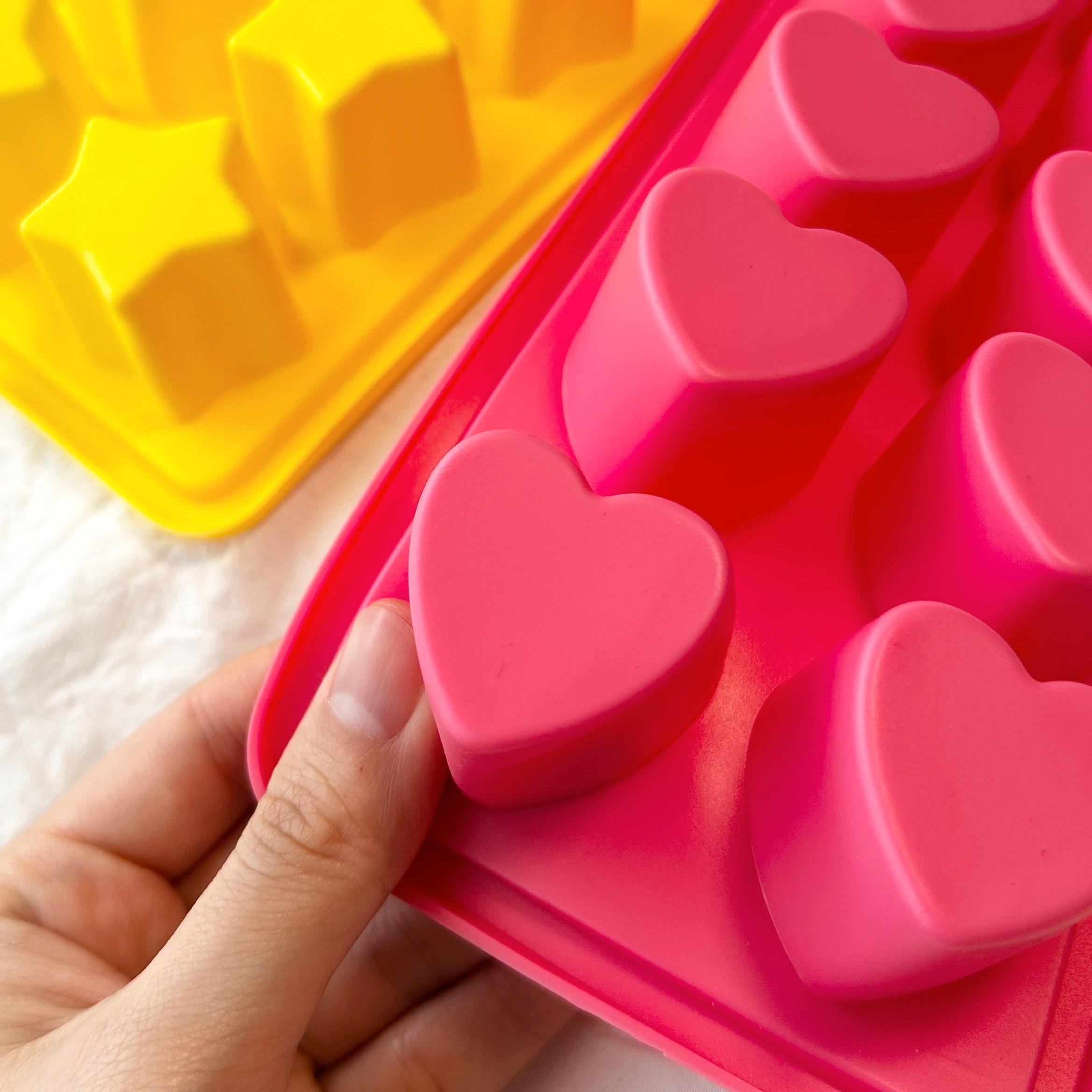 THREEPPY（スリーピー）の「シリコーンアイストレー（ハート・スターセット）」