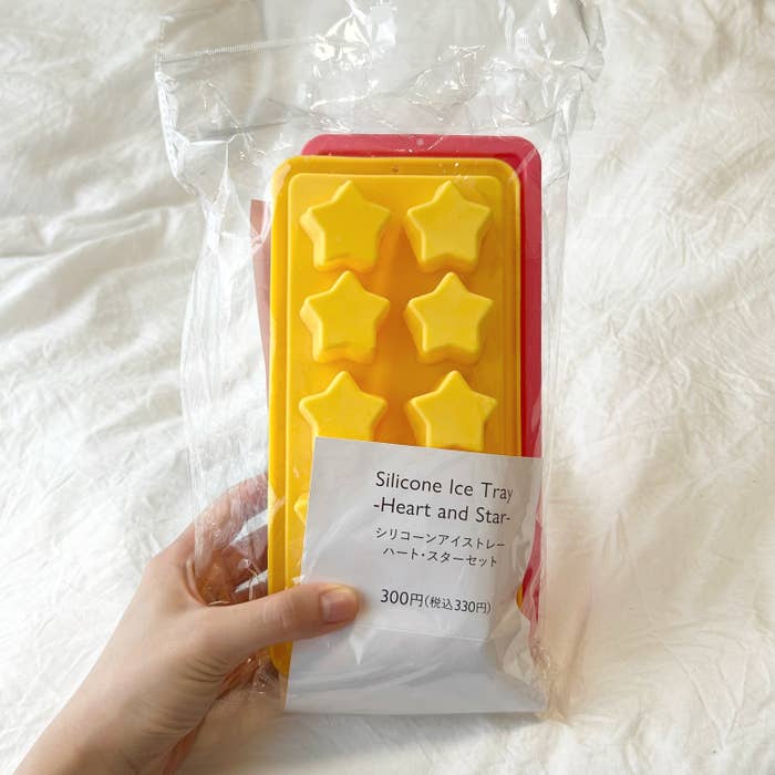 THREEPPY（スリーピー）の「シリコーンアイストレー（ハート・スターセット）」