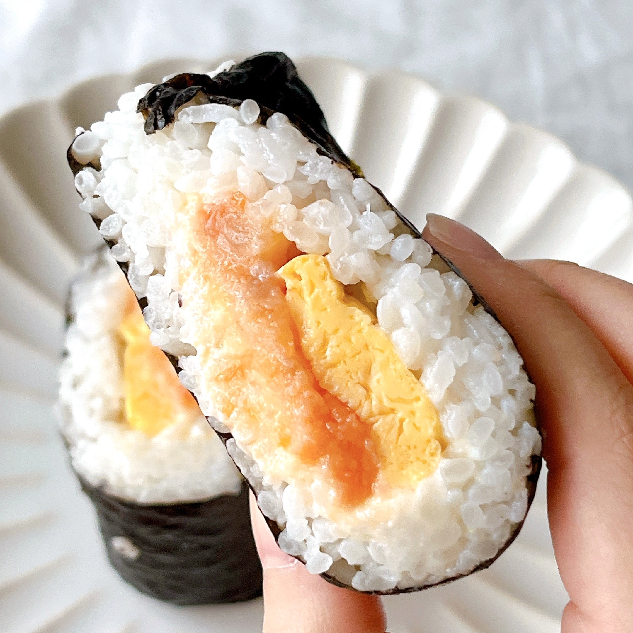 ファミリーマートの「サンド寿司 サーモンオニオン」