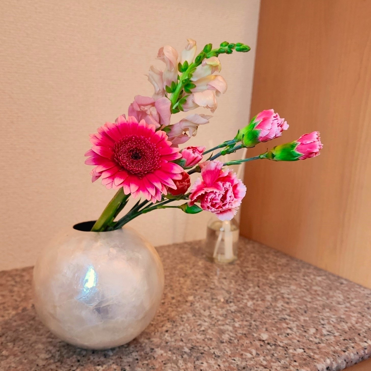 フランフランの「シェル フラワーベース S ホワイト」