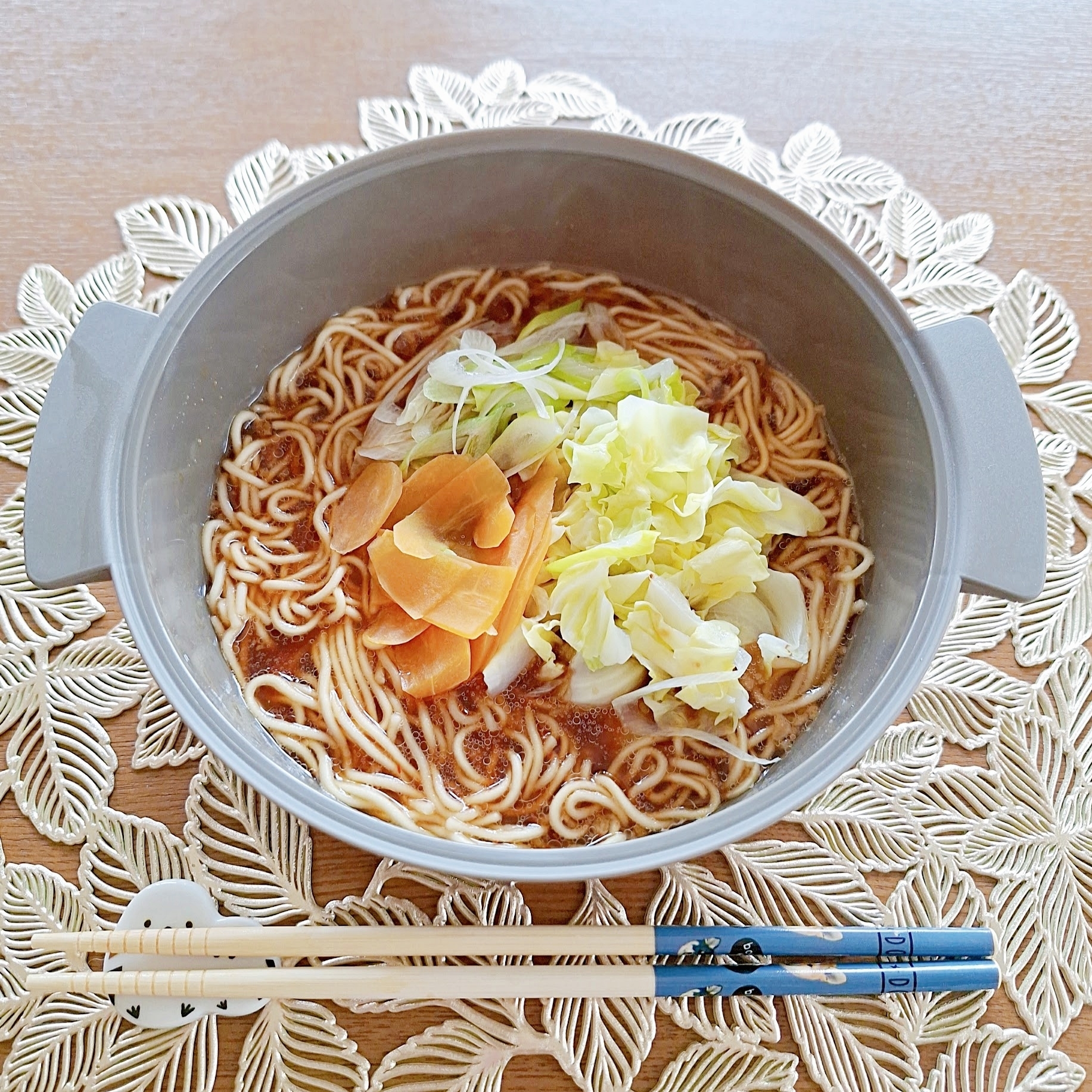 3COINS(スリーコインズ)「《電子レンジで作る!》ザル付きビストロヌードル/KITINTO」