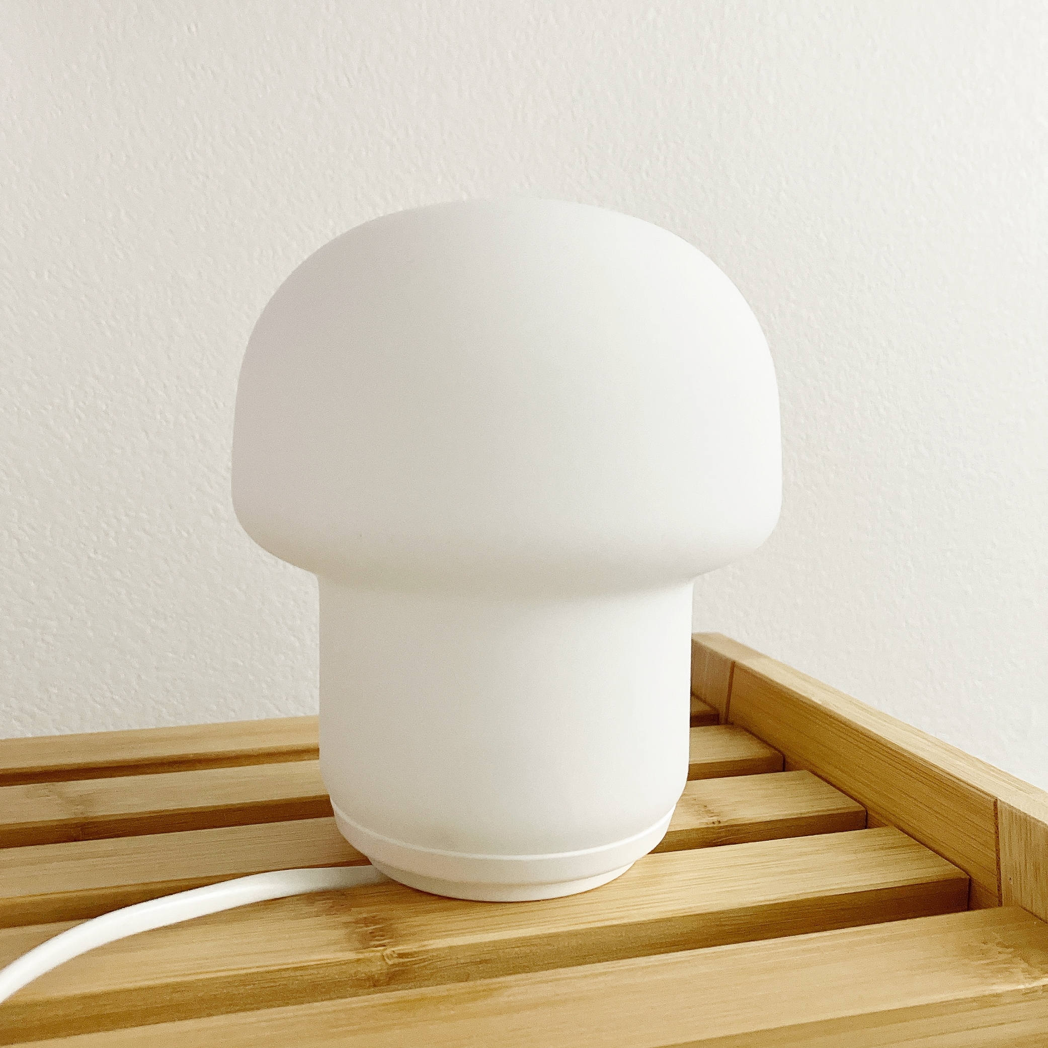 IKEA(イケア)の「TOKABO トカボ テーブルランプ」