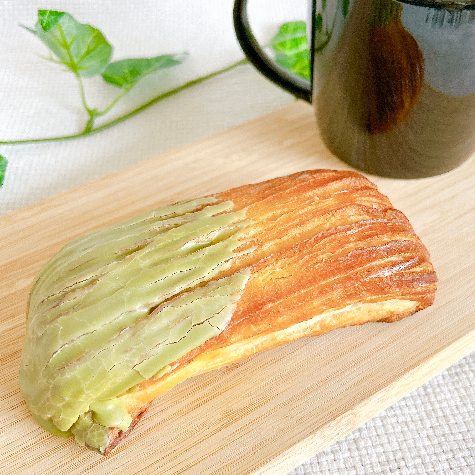 LAWSON(ローソン)の「バター香るパンスイス 抹茶&あずき」