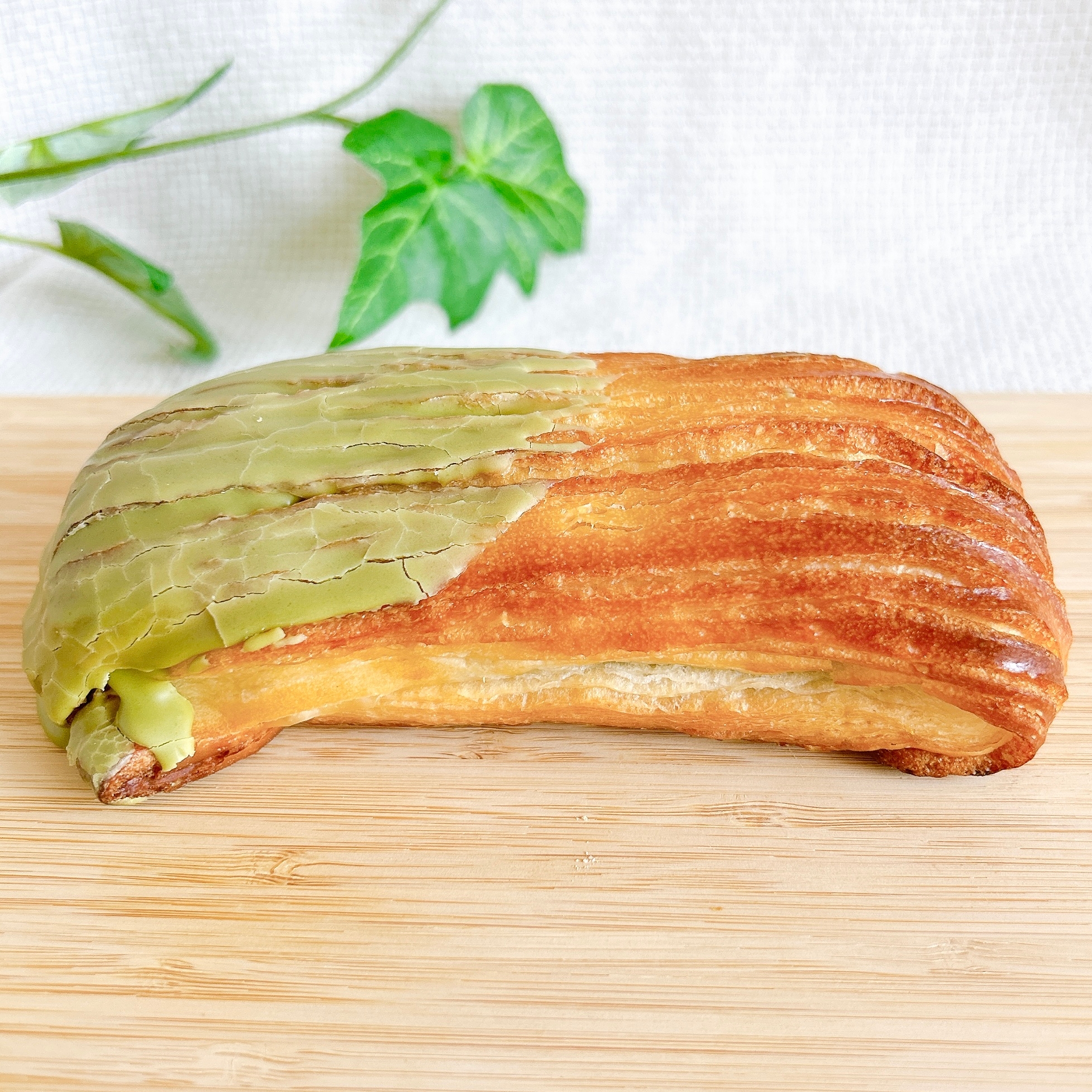 LAWSON(ローソン)の「バター香るパンスイス 抹茶&あずき」