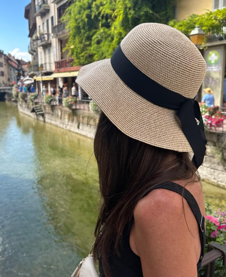 Reviewer wearing the beige hat