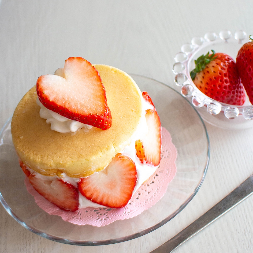 ハンドメイドスタイ　ハートいちご イチゴをハートにカット！A cutter that cuts strawberries into