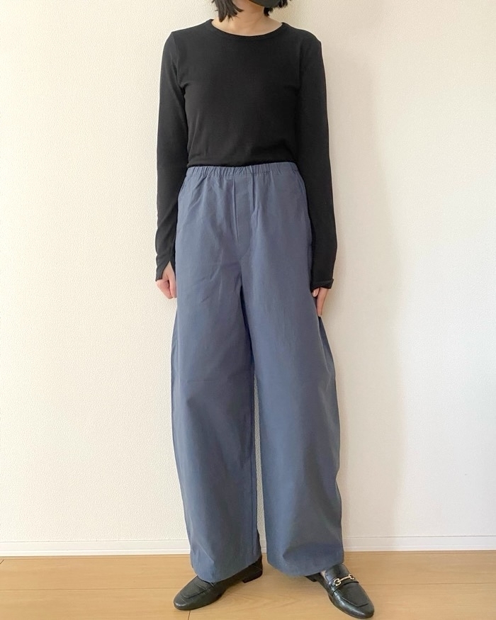 ユニクロ「イージーカーブパンツ」