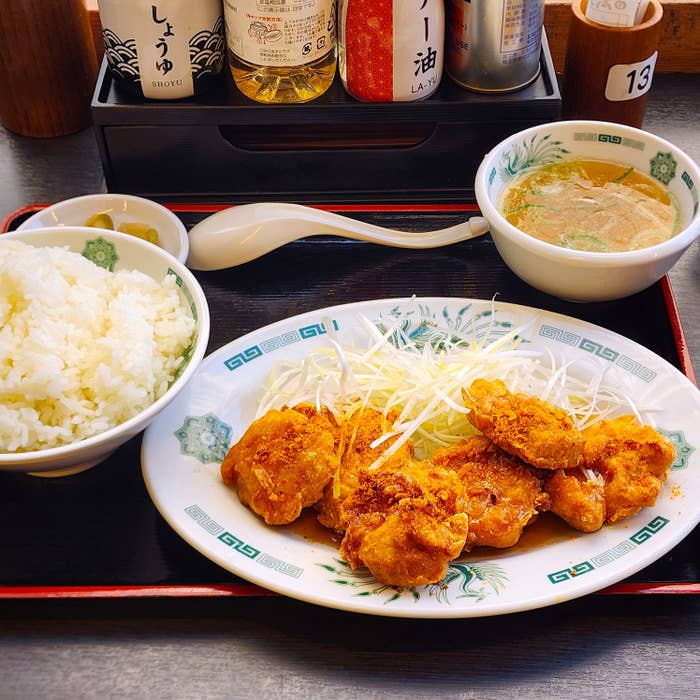 日高屋の「Wドラゴンチキン定食」