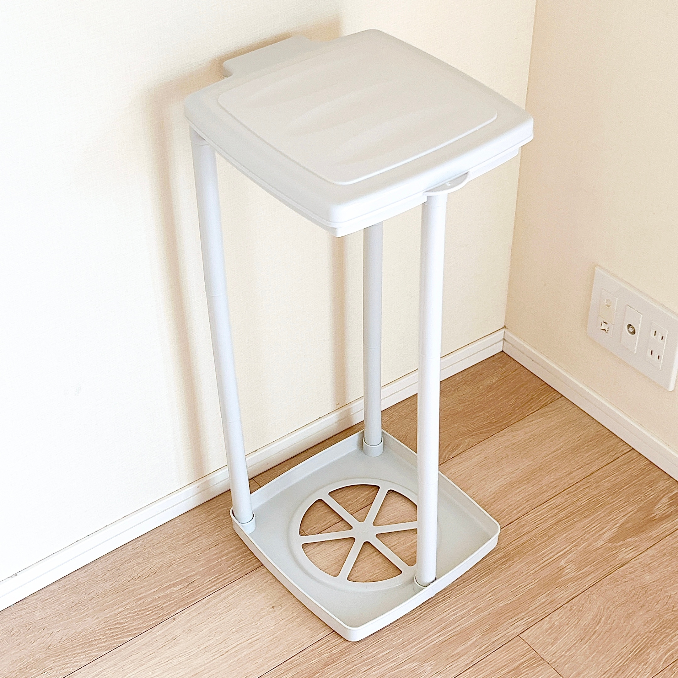 DAISO(ダイソー)の「ゴミ袋ホルダー」