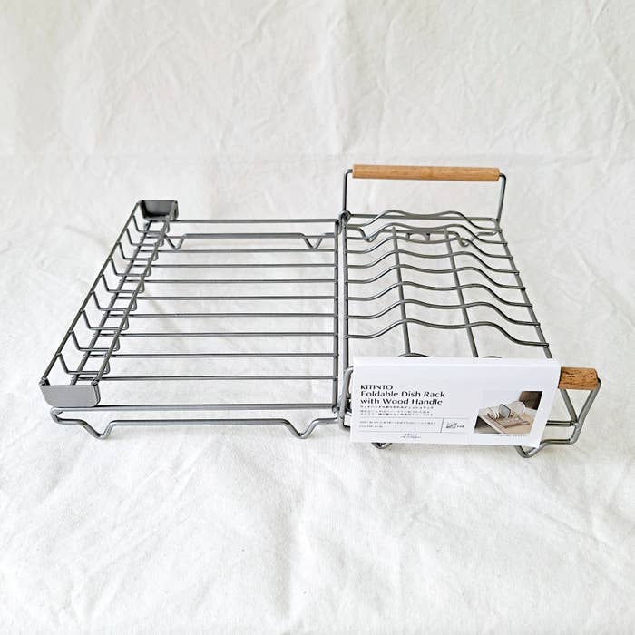 スリーコインズの「ウッドハンドル折りたたみディッシュラック/KITINTO」