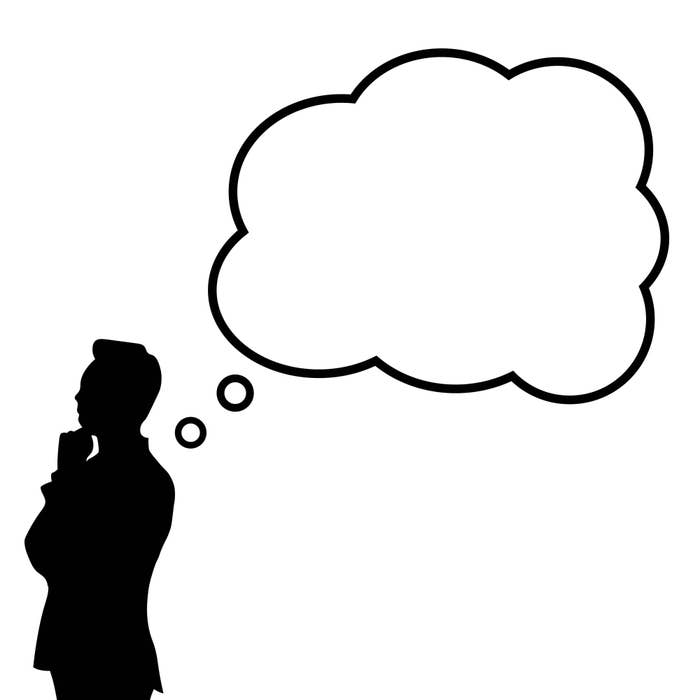 考えている人のシルエットと空の吹き出し。