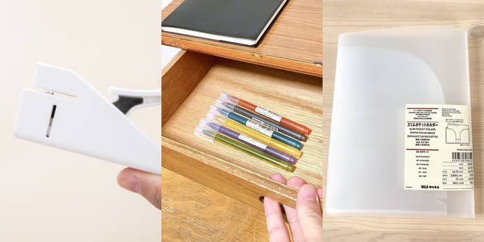 閉じた木製引き出しにカラフルなペン一式と白いホッチキス、ノートが置かれている。