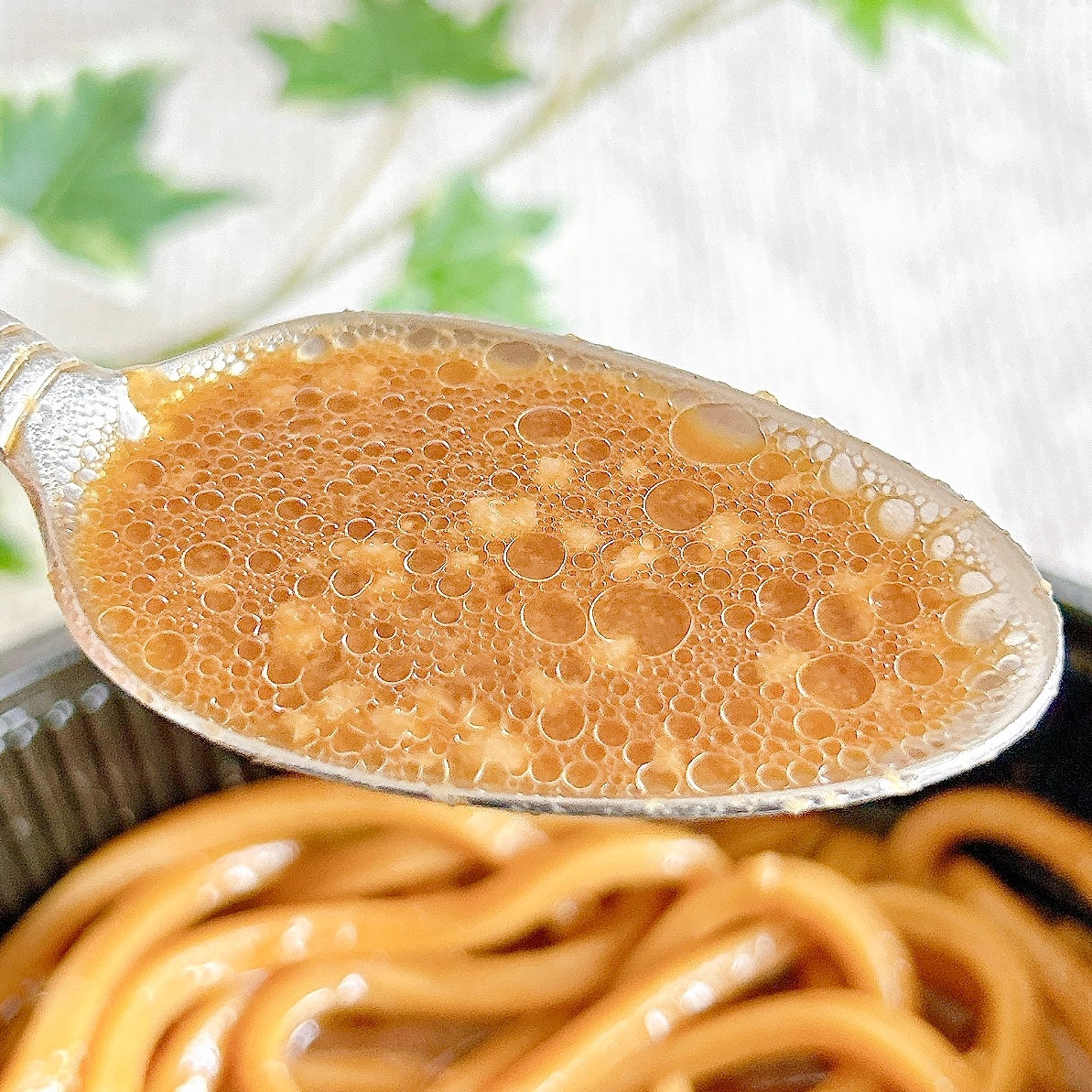 セブン-イレブンの「7P にんにく醤油豚骨ラーメン」