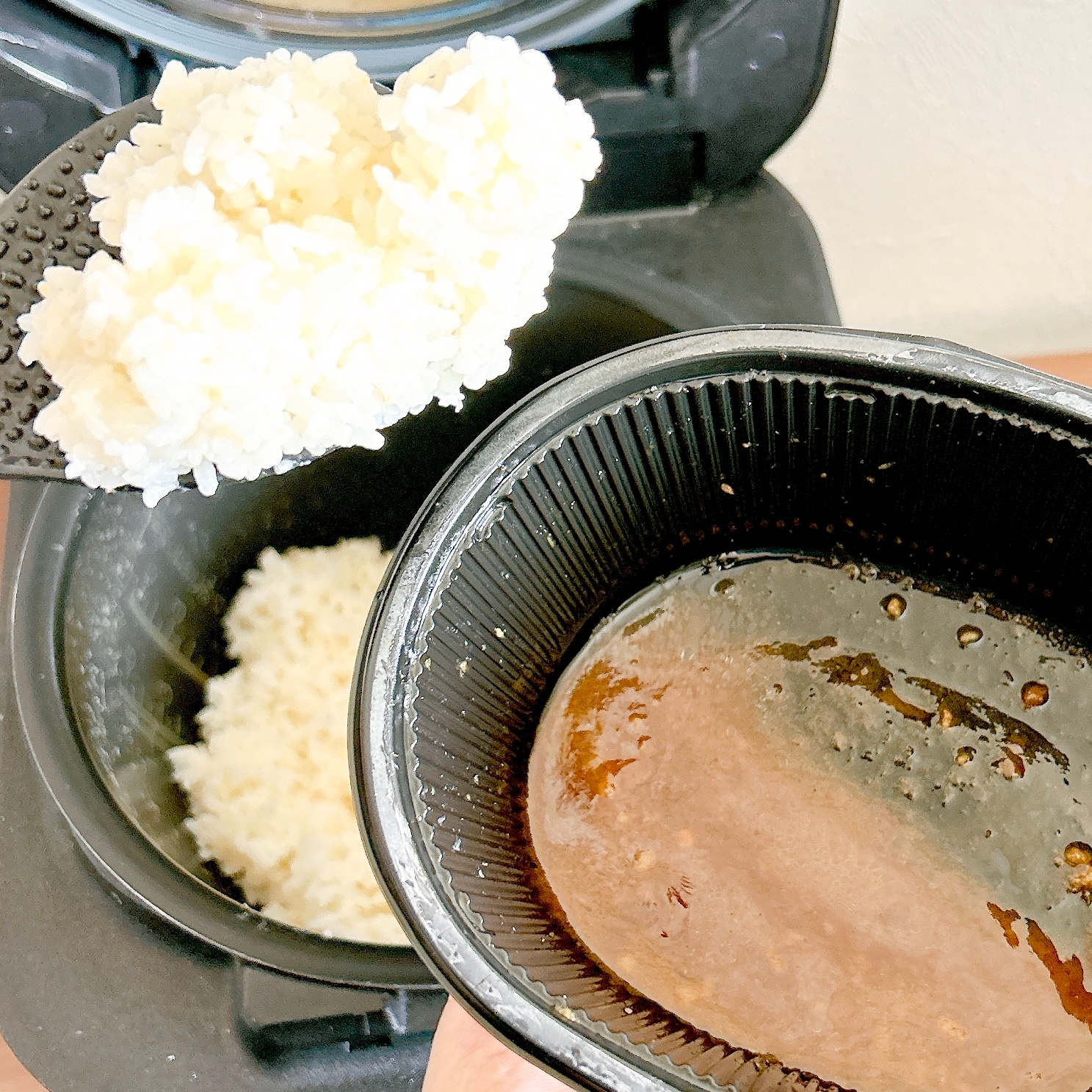 セブン-イレブンの「7P にんにく醤油豚骨ラーメン」