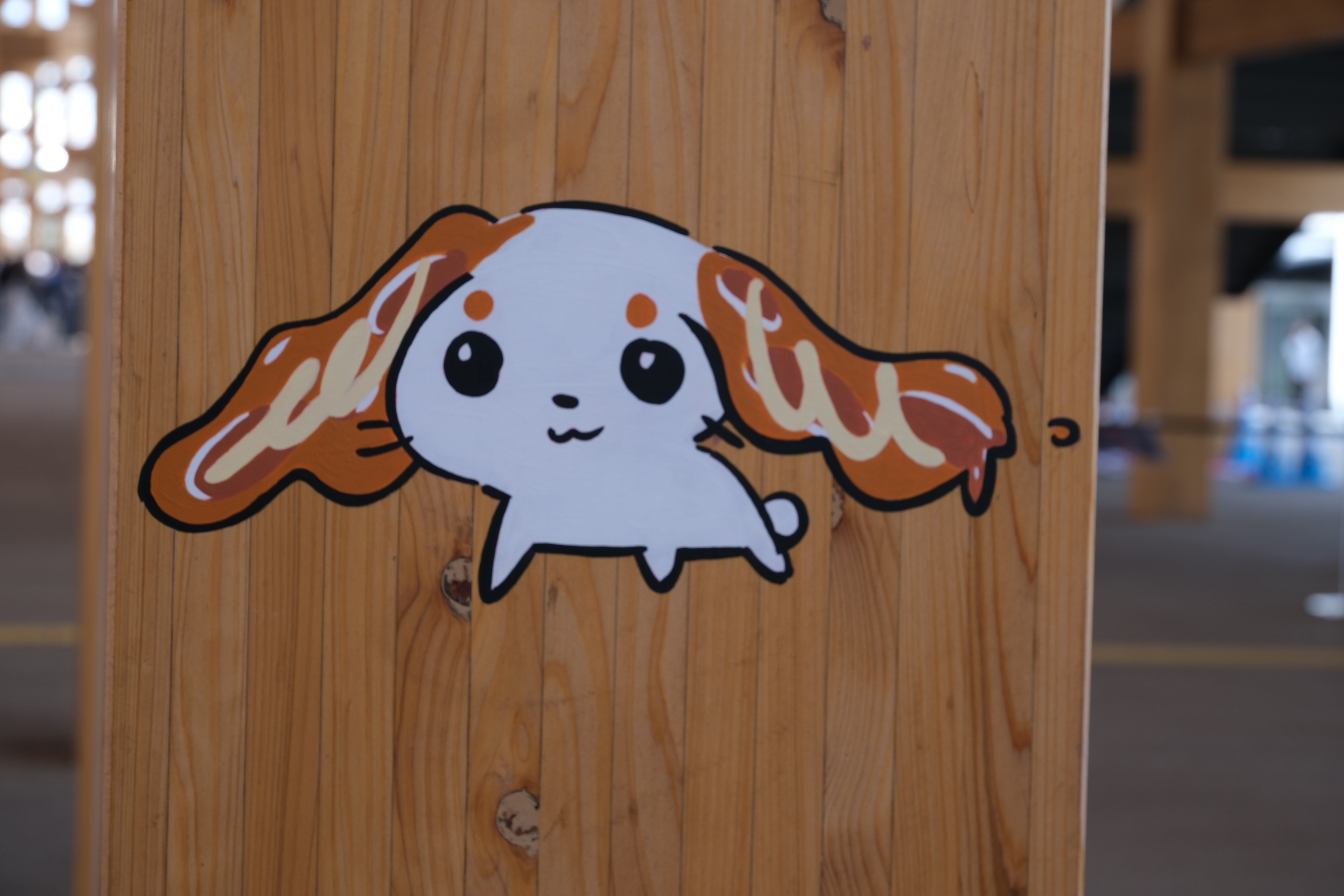 大屋根リングの柱に描かれた「すしネーター」(BuzzFeed Japan)