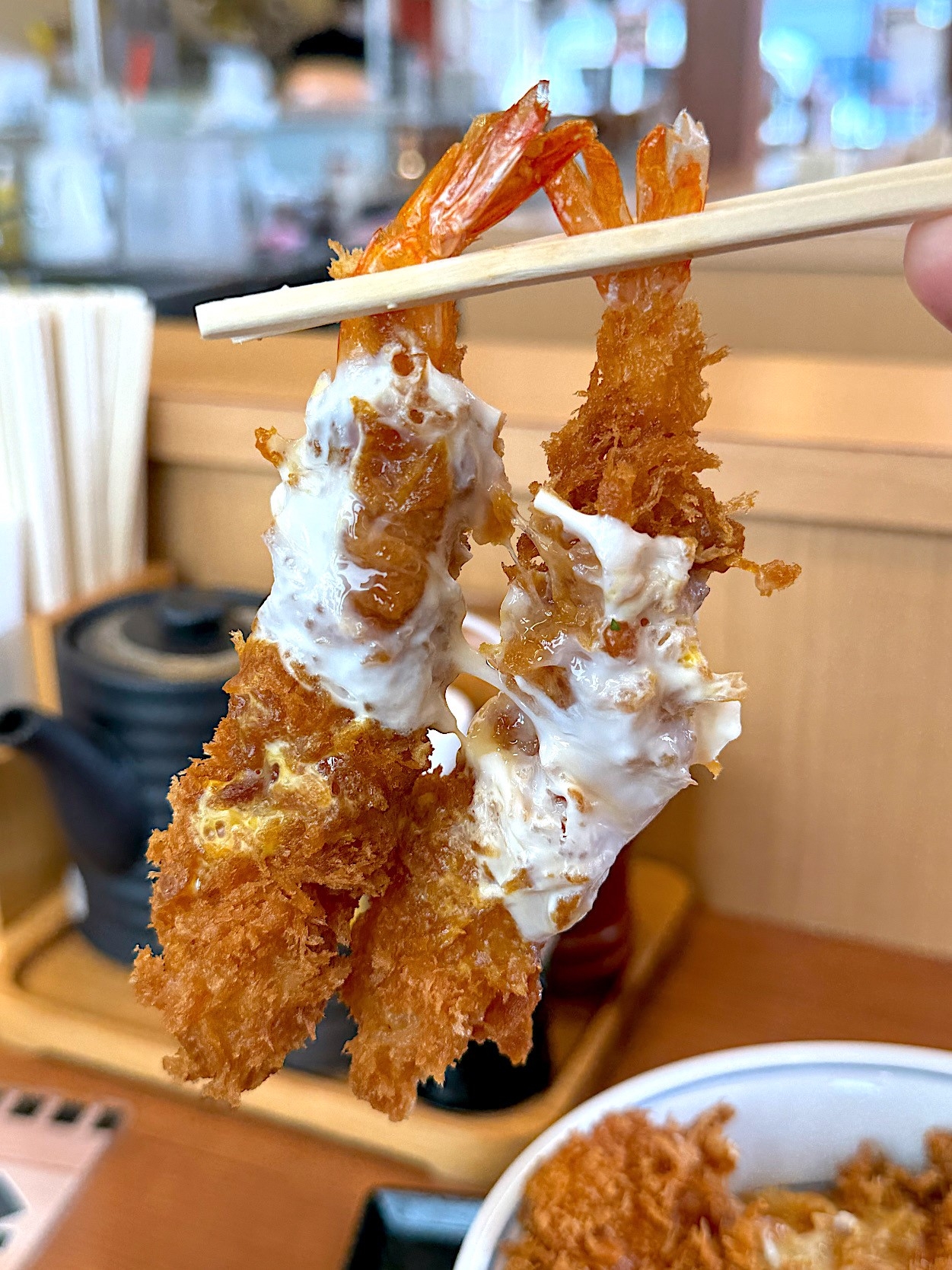 かつやの「海老・ヒレ・ロースカツ丼」
