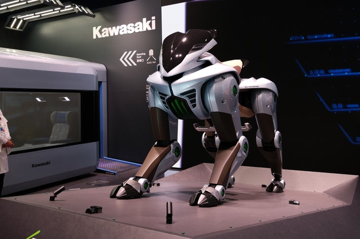 川崎重工が開発したライオン型ロボット「CORLEO」