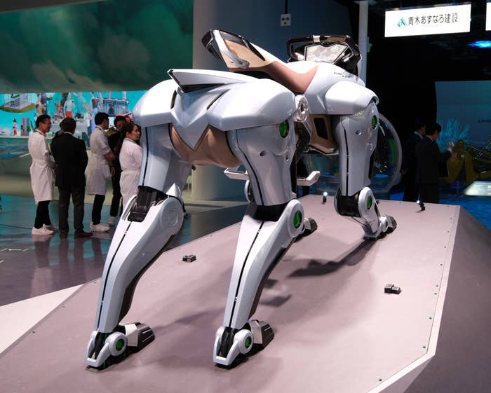 川崎重工が開発したライオン型ロボット「CORLEO」