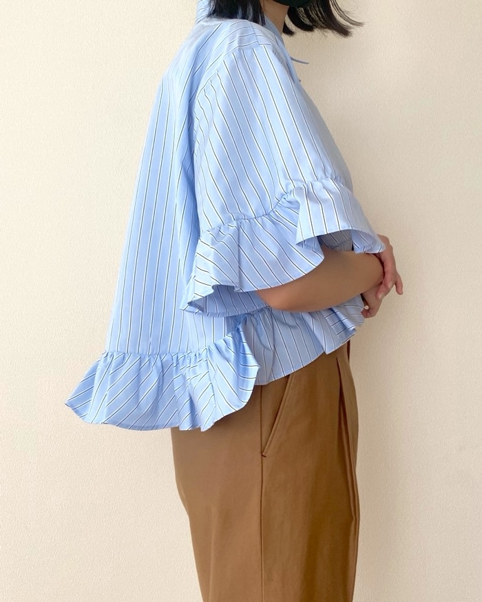 GUの「ペプラムシャツ(5分袖) by rokh」