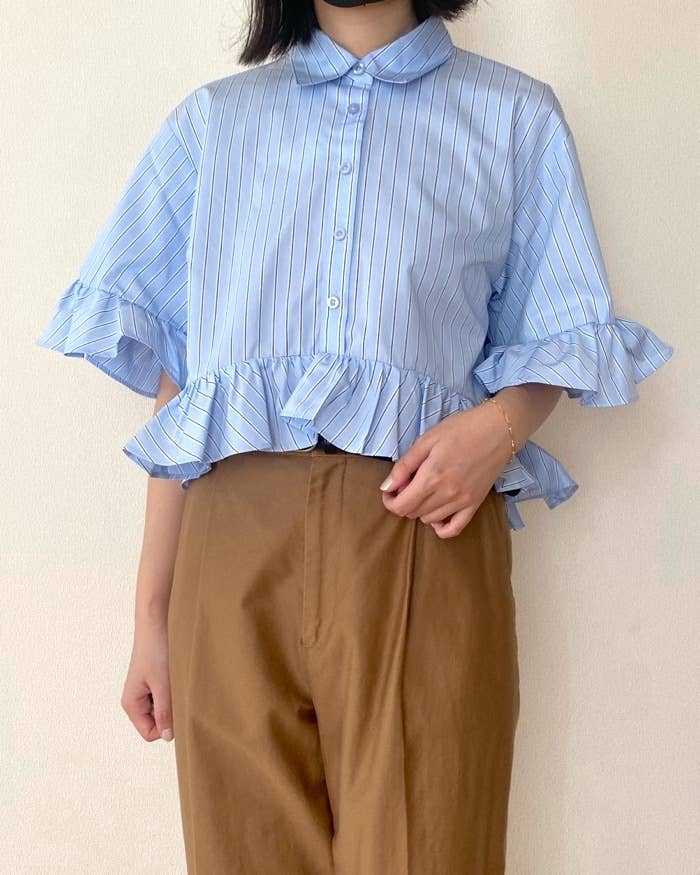 GUの「ペプラムシャツ(5分袖) by rokh」