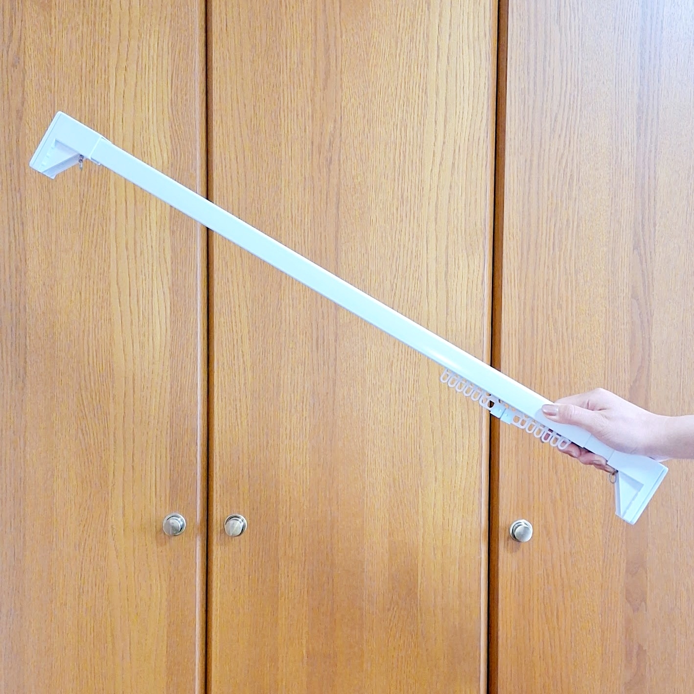 ニトリ「つっぱりカーテンレール伸縮式(TR1 WH 75-110cm)」