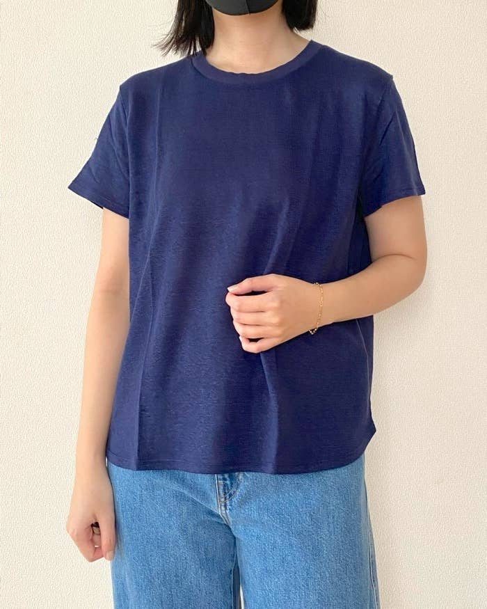 ユニクロの「リネンクルーネックT」