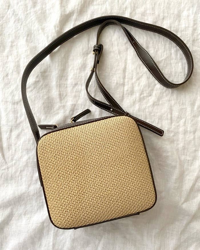 ZARAの「ウーヴン クロスボディバッグ」
