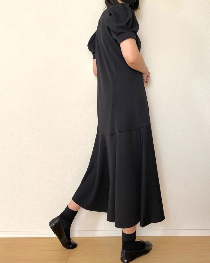 GUの「ボリュームスリーブワンピース(5分袖)Z+E」