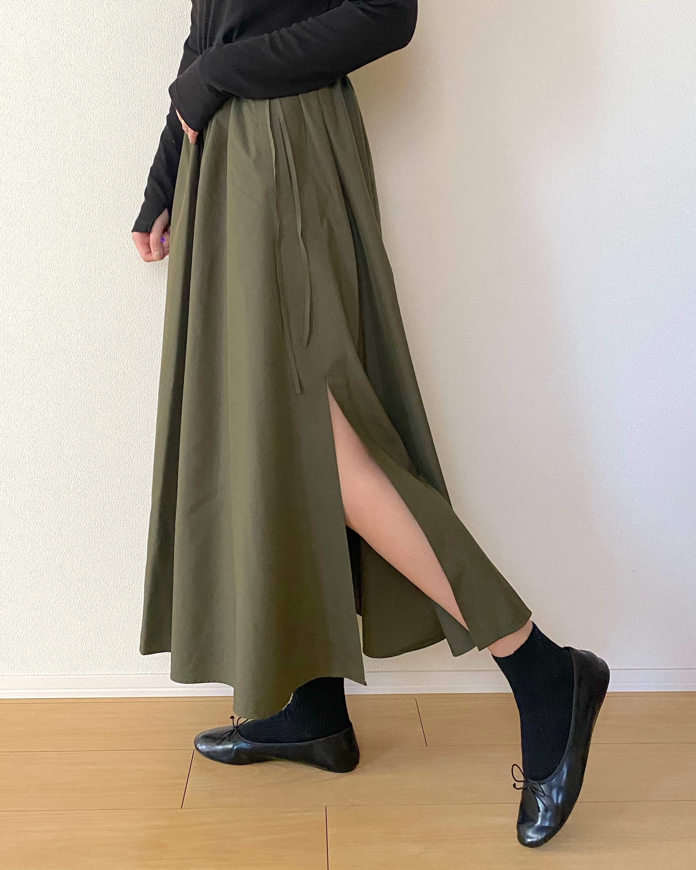 ユニクロ「ギャザーロングスリットスカート」