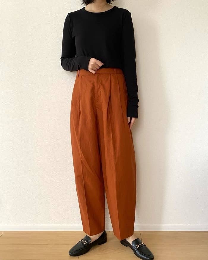 ユニクロ「リネンブレンドバレルレッグパンツ」