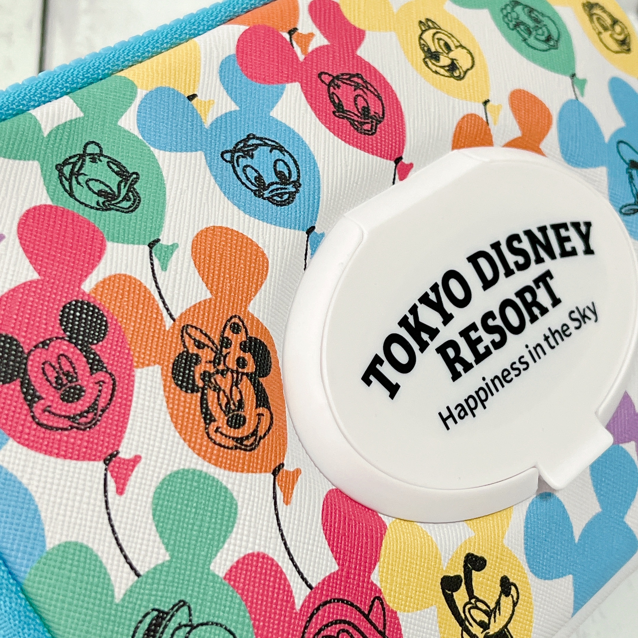 東京ディズニーリゾートで見つけた「ウェットティッシュ ケース ミッキーマウスと仲間たち」