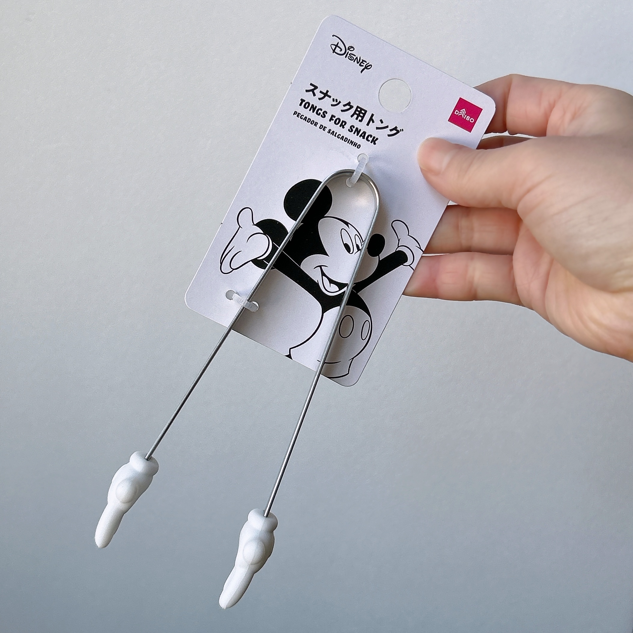 DAISO（ダイソー）の「スナック用トング（ミッキー／ハンド）」