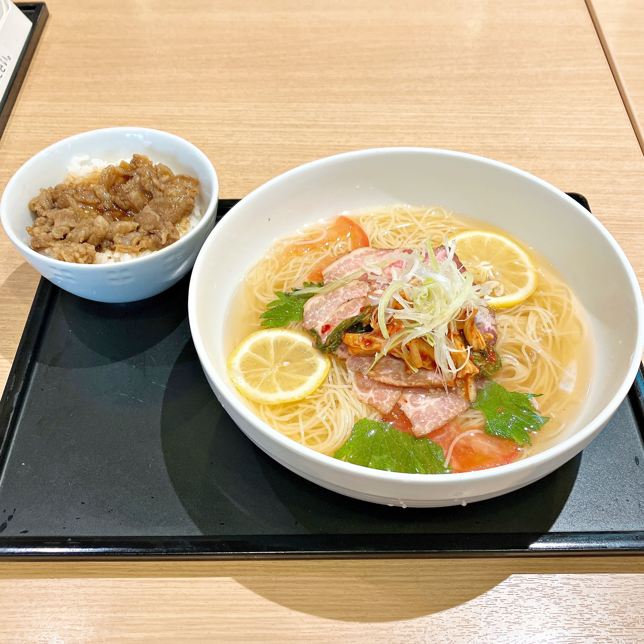 Denny's(デニーズ)の「冷麺風涼み麺とミニ牛カルビ丼」