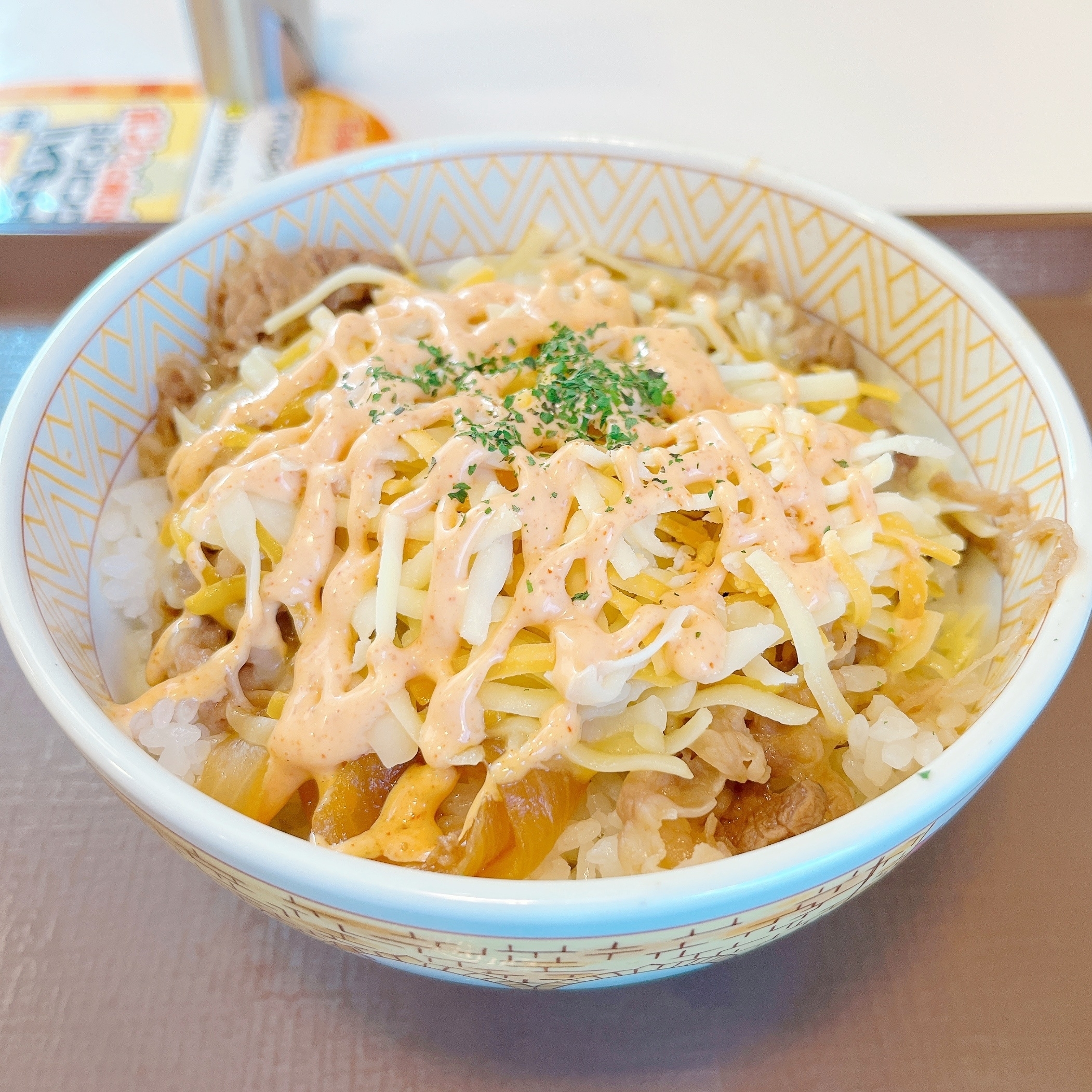 すき家の「明太マヨチーズ牛丼」