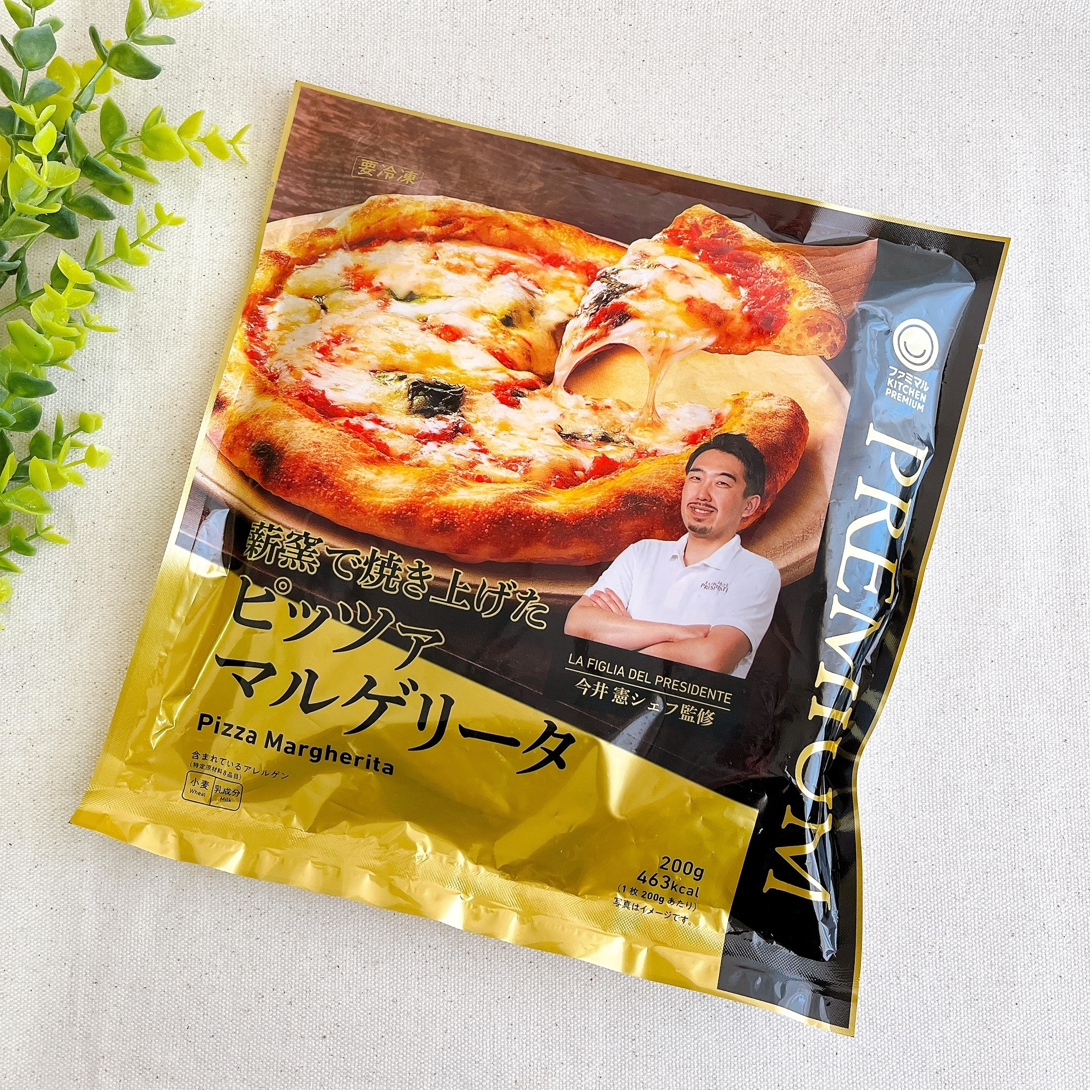 ファミマの【「LA FIGLIA DEL PRESIDENTE」今井シェフ監修】薪窯で焼き上げたピッツァマルゲリータ」