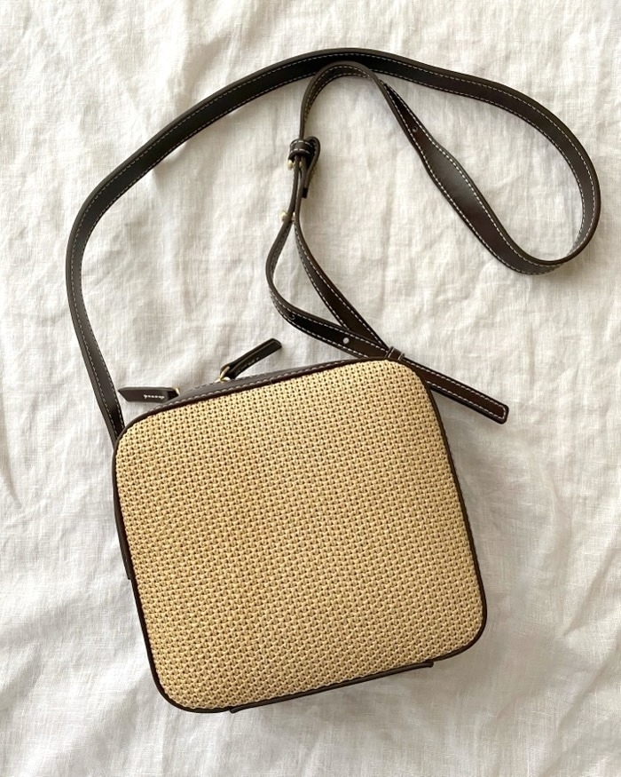 ZARA「ウーヴン クロスボディバッグ」