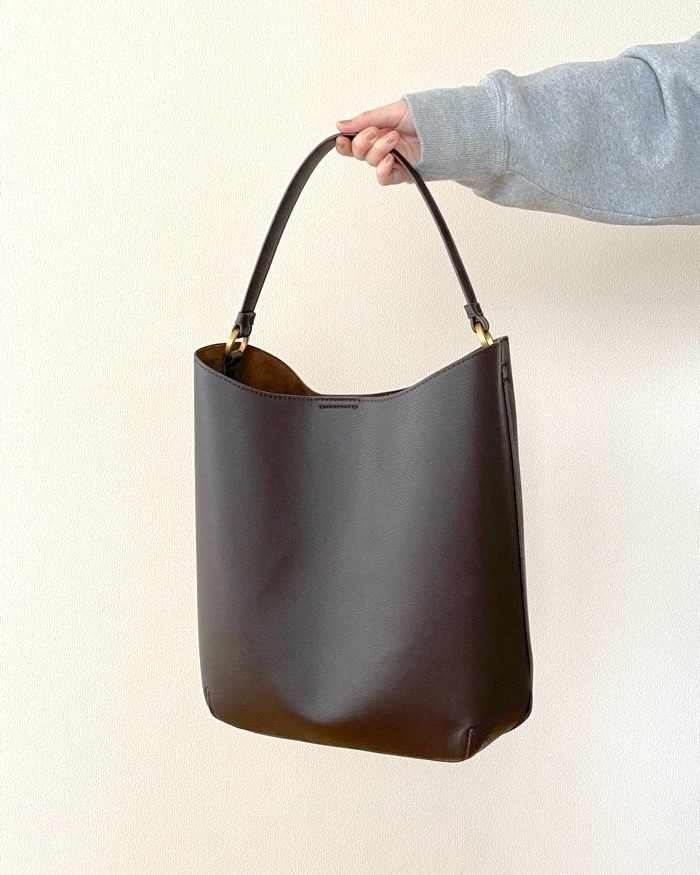 ZARA「ディテールショルダーバッグ」