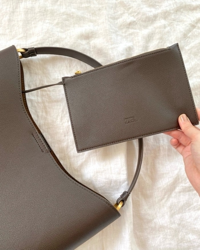 ZARA「ディテールショルダーバッグ」