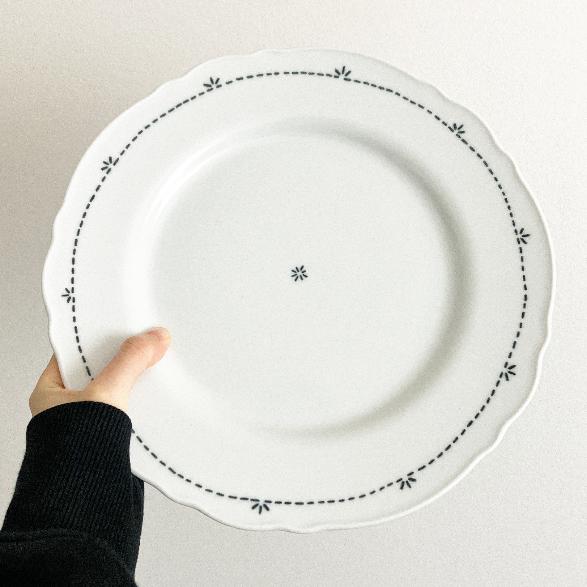 IKEA（イケア）の「UPPLAGA ウップラーガプレート（模様入り／ホワイト・28cm）」