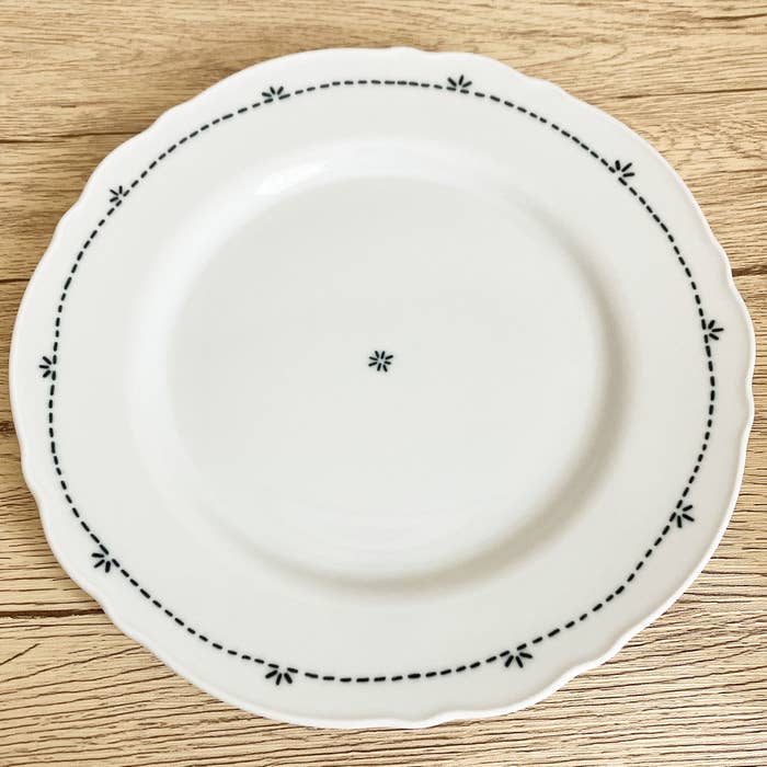 IKEA（イケア）の「UPPLAGA ウップラーガプレート（模様入り／ホワイト・28cm）」