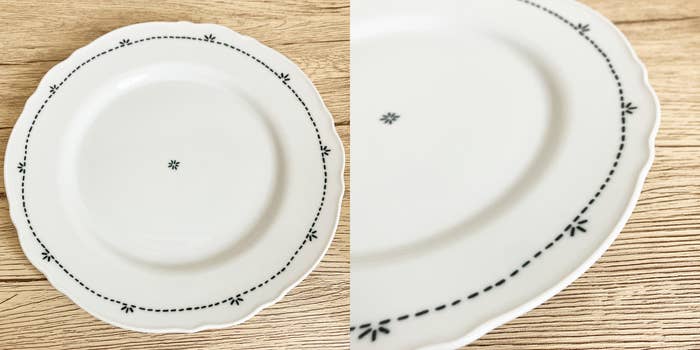 IKEA（イケア）の「UPPLAGA ウップラーガプレート（模様入り／ホワイト・28cm）」