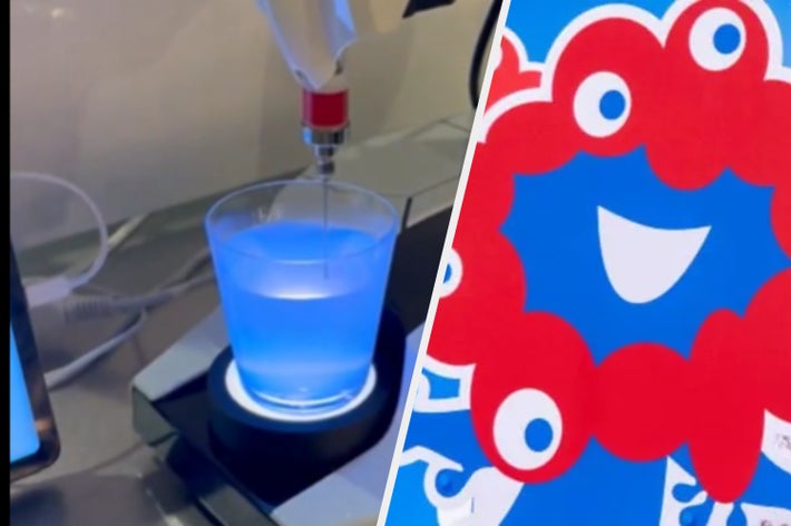 3Dプリンターが透明なカップに液体を注入している様子。技術デモンストレーションの一環。