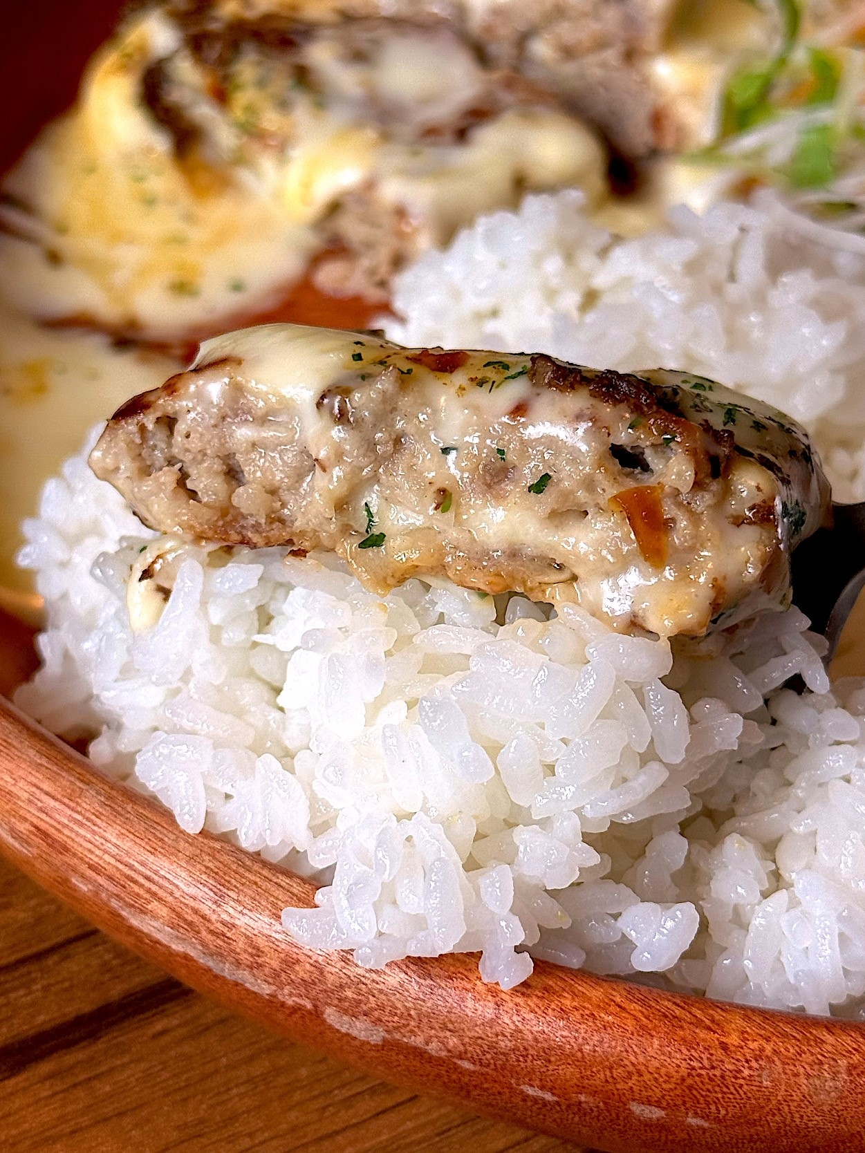 びっくりドンキーの「たっぷりチーズインバーグディッシュ」