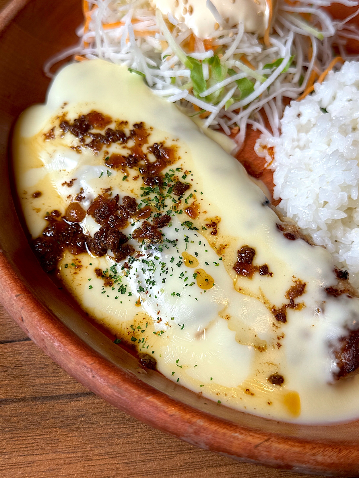 びっくりドンキーの「たっぷりチーズインバーグディッシュ」