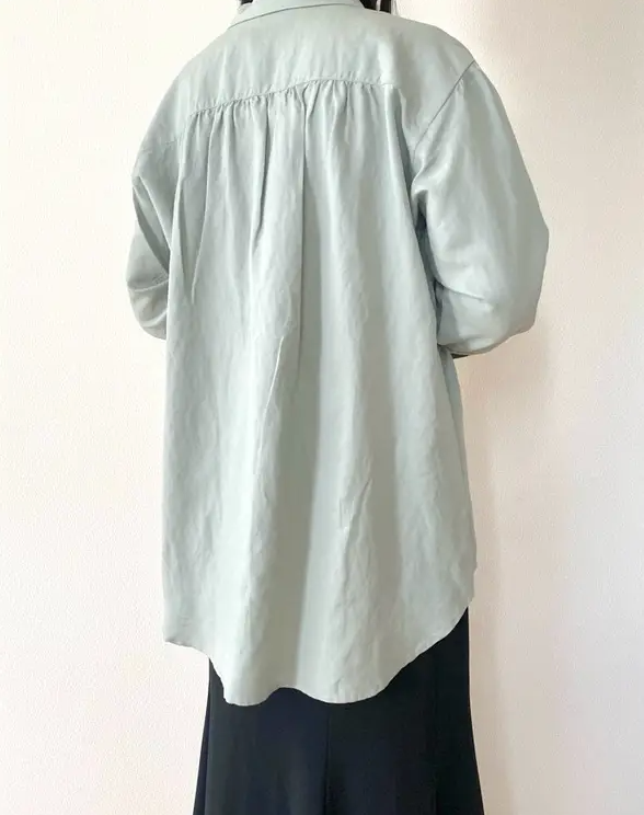 ユニクロの「リネンブレンドオーバーサイズシャツ」